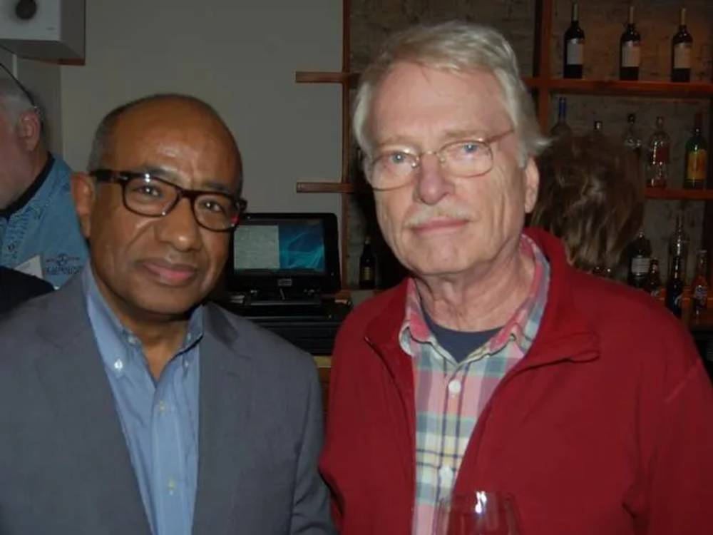 Spicy, Friendly Das Restaurant Warms Up Biz Group Gathering